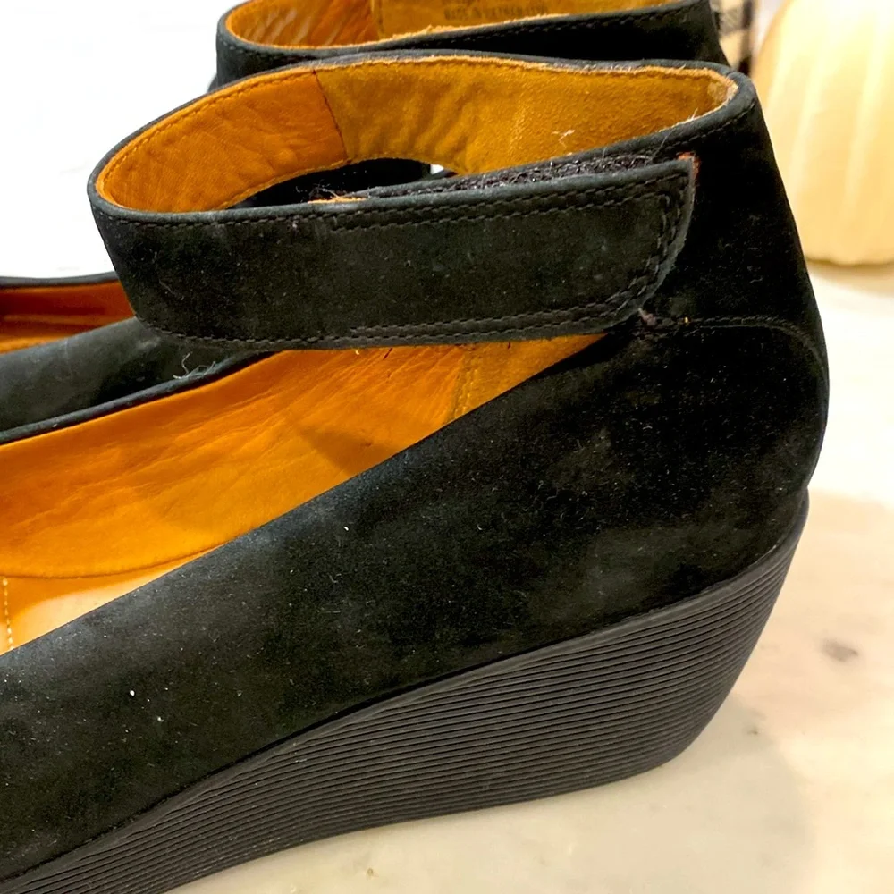 Clarks black closed toed shoes size 10 - Picture 8 of 10